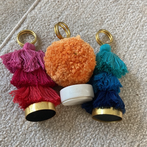 Three tassel sign photo  or card holders. Vibrant tropical cotton with gold loop - Picture 4 of 8